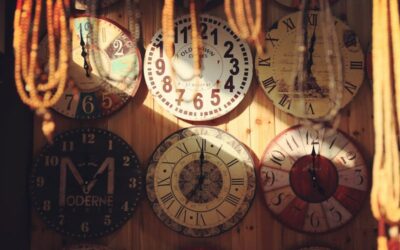 Che ora è? Una pratica filosofica sul tempo vissuto – di Ilaria Abbo